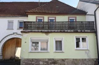 Haus kaufen in 97264 Helmstadt, Ein-/Zweifamilienhaus mit Balkon und Nebengebäude in Helmstadt