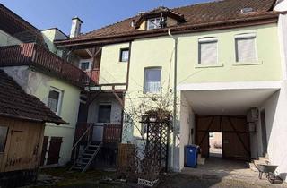 Haus kaufen in 97264 Helmstadt, Ein-/Zweifamilienhaus mit Balkon und Nebengebäude in Helmstadt