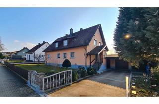 Haus kaufen in 84152 Mengkofen, Renovierungsbedürftiges Zweifamilienhaus mit 2 Garagen in zentraler Lage in Mengkofen zu verkaufen