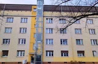 Anlageobjekt in 12107 Berlin, Kapitalanlage in Berlin-Mariendorf: Vermietete 2-Zimmer-Wohnung mit Balkon, Aufzug und Stellplatz