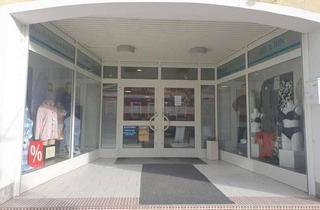Gewerbeimmobilie mieten in 93133 Burglengenfeld, Zentral: Gepflegte, erdgeschoßige Gewerbeeinheit mit Schaufensterfronten, Doppelgarage + Kellerraum!