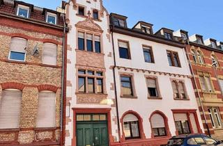Wohnung kaufen in 68199 Neckarau, Charmante 1,5-Zimmer-Altbauwohnung mit Balkon in Mannheim-Neckarau
