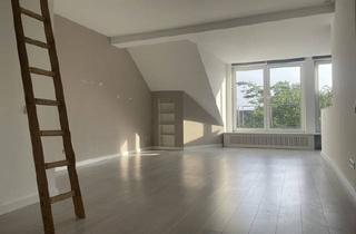 Wohnung mieten in 40545 Oberkassel, Dachgeschosswohnung mit Sonnenterasse - Befristete Vermietung (3J)