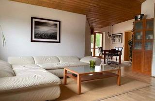 Wohnung mieten in 72639 Neuffen, Lichtdurchflutete Dachgeschosswohnung mit dreieinhalb Zimmern sowie zwei Balkonen und EBK in Neuffen