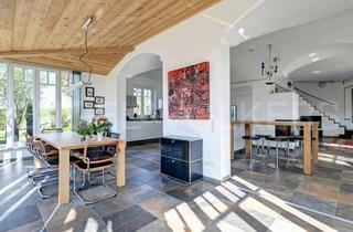 Villa kaufen in 85567 Bruck, Ein Zuhause wie im Urlaub - Exklusive Villa mit Schwimmteich im oberbayerischen Voralpenland