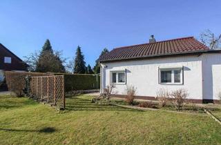 Haus kaufen in Wegedornstraße 316, 12524 Berlin, Berlin - Charmanter Bungalow mit Kamin, großem Grundstück und viel Potenzial in Altglienicke