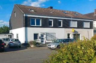 Haus kaufen in 59555 Lippstadt, Lippstadt - Vermietetes Zweifamilienhaus mit großem Garten