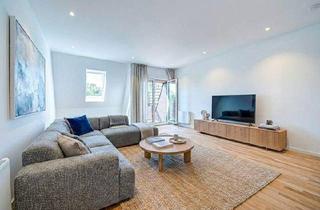 Wohnung kaufen in Blumenweg 2, 12105 Berlin, Berlin - Sonnige Dachgeschossidylle: Frisch modernisierte 2-Zimmer-Wohnung mit Süd-Terrasse & Blick ins Grüne