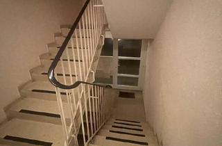 Mehrfamilienhaus kaufen in 65934 Frankfurt, Frankfurt am Main - Vermietete 2-Zimmer Wohnung ZUM VERKAUF im EG mit Balkon in FFM