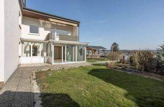 Wohnung kaufen in 88213 Ravensburg, Attraktive 2,5-Zimmer-Wohnung mit Wintergarten, eigenem Gartenanteil und 2 Garagen