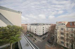 Wohnung kaufen in Simon-Dach-Strasse 10, 10245 Friedrichshain, Bezugsfreie Dachgeschoss-Whg mit Terrasse EBK Kamin u. Aufzug