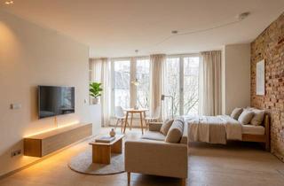 Wohnung kaufen in Wühlischstraße 32, 10245 Friedrichshain, Deine Zweitwohnung? Studio Apartment mit Fahrstuhl im Dachgeschoss eines schönen Altbaus