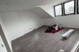 Wohnung mieten in Wehrstraße 71, 46047 Schlad, Kernsanierte 3-Zimmer Dachgeschosswohnung in Oberhausen-Schlad