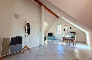 Wohnung mieten in Schwarzbachstraße 15, 60529 Schwanheim, Charmante Dachgeschosswohnung mit zwei Balkonen in ruhiger Lage von F-Schwanheim