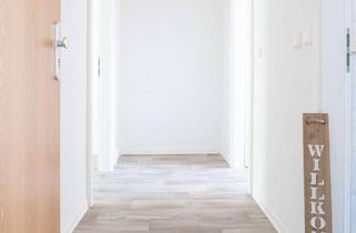 Sozialwohnungen mieten in O.-Kohle-Straße, 39218 Schönebeck, Hell und modern! Frisch sanierte 2-Raum Wohnung mit Aufzug und Balkon zu vermieten (nur mit WBS!)
