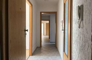 Wohnung mieten in Johannes-R.-Becher-Straße 11, 06667 Weißenfels, Großgeschnittene Familienwohnung sucht neue Mieter