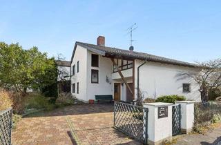 Haus kaufen in 85737 Ismaning, Zweifamilienhaus mit Modernisierungsbedarf und hübschem Eckgrundstück in Ismaning bei München