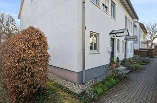 Haus kaufen in 60437 Nieder-Eschbach, Gepflegtes, vermietetes Reihenendhaus mit Stellplatz in ruhiger Lage von Nieder-Eschbach