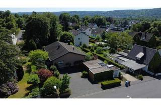 Einfamilienhaus kaufen in 53619 Rheinbreitbach, Rheinbreitbach - Freistehendes Einfamilienhaus mit zwei Garagen auf großem Grundstück