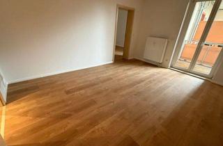 Wohnung mieten in Carl-Von-Ossitzky-Str. 42b, 09126 Chemnitz, NEUES Laminat- im 2. OG - Bad mit Fenster
