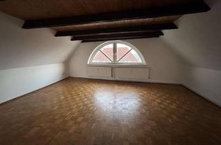 Wohnung mieten in August-Bebel-Straße 16, 23923 Schönberg, Renovierte große 3 Zimmer Dachgeschosswohnung in Schönberg ab sofort zu vermieten