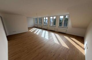 Wohnung mieten in 50858 Weiden, Erstbezug nach Sanierung: 4-Zimmer Dachgeschosswohnung in Köln-Weiden