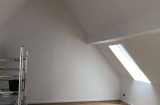 Wohnung mieten in Fliederstraße 3a, 30167 Nordstadt, 3-Zimmer-DG-Wohnung mit Einbauküche in Univiertel