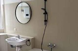 Wohnung mieten in Breslauser Straße 17, 30827 Garbsen, 3 Zimmer, Balkon, Bad mit Badewanne und Fenster, sonnig, teilsaniert