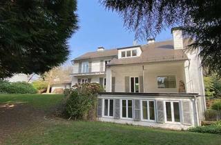 Villa kaufen in 63150 Heusenstamm, Stilvolle Villa in Top-Lage mit Einliegerwohnung auf parkähnlichem Grundstück