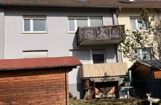 Haus kaufen in Konstanzer Straße 69, 78048 Villingen-Schwenningen, Villingen-Schwenningen - VS-Villingen, Goldenbühl, Ein- bis Zweifamilien-Reihenmittelhaus, Garage