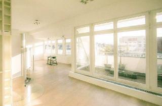 Wohnung kaufen in Simon-Dach-Strasse 10, 10245 Berlin, Berlin - Bezugsfreie Dachgeschoss-Whg mit Terrasse EBK Kamin u. Aufzug