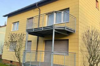 Haus kaufen in 92670 Windischeschenbach, Windischeschenbach - Gepflegtes Zweifamilienhaus mit 2 Garagen u. Garten von privat