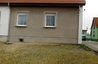 Haus kaufen in 06636 Laucha, Laucha an der Unstrut - DHH mit Blick auf die Weinberge