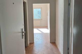 Sozialwohnungen mieten in Graudenzer Weg, 22049 Dulsberg, NUR mit WBS für 2 Personen! 2-Zi.-Wohnung zur Selbstrenovierung