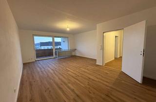 Wohnung mieten in 95632 Wunsiedel, Erstbezug nach Renovierung: Helle 4 Zimmer Whg. 104 m² mit Südbalkon, Garage u. Blick über Wunsiedel