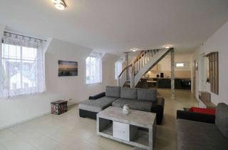 Wohnung kaufen in 18556 Wiek, Charmante Maisonettewohnung mit Hafenblick in Wiek auf Rügen - ideal für Eigennutzer & Vermieter