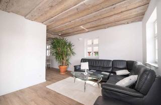 Wohnung kaufen in 91086 Aurachtal, Hochwertig kernsanierte 2-Zimmer-Wohnung im 1. OG mit Balkon und historischem Charakter für den Selb