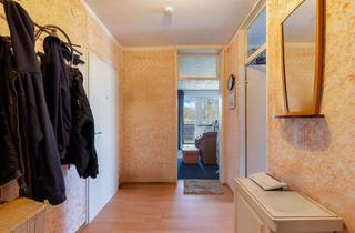 Wohnung kaufen in 51381 Lützenkirchen, Sanierungsbedürftige Etagenwohnung in Leverkusen-Lützenkirchen