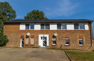 Doppelhaushälfte kaufen in 39326 Wolmirstedt, 1 Mehrfamilienhaus, 2 Doppelhaushälften & Garagengrundstück in Gutenswegen