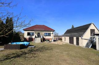 Haus kaufen in 15326 Zeschdorf, Wohnen auf dem Lande! Vollunterkellerter Bungalow mit großem Grundstück, Garage und Pool!