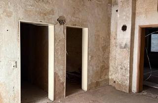 Haus kaufen in 76857 Albersweiler, Albersweiler - Großzügiges Sanierungsobjekt im Ortskern von Waldrohrbach