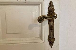 Wohnung kaufen in Prenzlauer Berg, 10405 Prenzlauer Berg, Bezugsfrei! Stilvolle Altbauwohnung mit Mini-Terrasse im beliebten Winsviertel