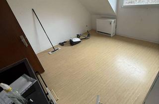 Wohnung mieten in 50678 Altstadt-Süd, Renovierungsbedürftige 2-Zimmer Dachgeschosswohnung in Köln Altstadt & Neustadt-Süd