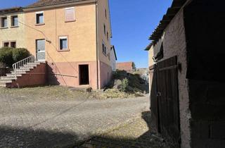 Doppelhaushälfte kaufen in 97839 Esselbach, Doppelhaushälfte mit 5 Zimmern, Garage und Stellplätzen – renovierungsbedürftig