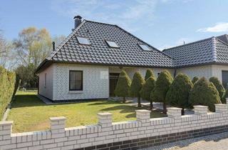 Einfamilienhaus kaufen in 19061 Schwerin, Gewachsenes Zuhause – Eigenes Haus, eigener Garten, eigener Teich mit Garage + Feuer im Wohnzimmer