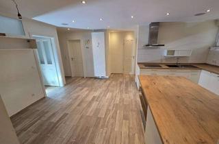 Wohnung kaufen in 12103 Tempelhof, Freie, helle, renovierte 4 Zimmer Wohnung, 1. OG, Balkon, Fahrstuhl, Einbauküche