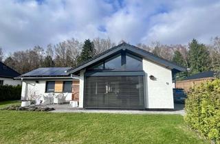 Haus kaufen in 25548 Kellinghusen, Hochwertiger Bungalow am Waldrand: Neubau-Standard trifft auf smartes Wohnen