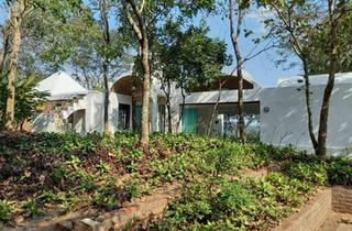 Haus kaufen in 65779 Kelkheim, Kelkheim (Taunus) - Zwei Häuser naturnah 1 ha Grundstück in Santa CruzBolivien