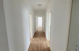 Wohnung kaufen in 29633 Munster, Munster - Helle 4-Zimmer-Wohnung mit Balkon in zentraler Lage - vermietet