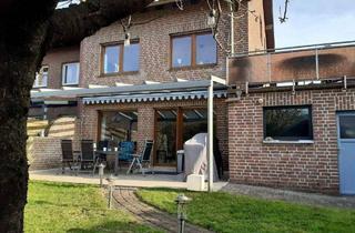 Haus kaufen in 46537 Dinslaken, Dinslaken - Seltene Gelegenheit im Blumenviertel: Zweifamilienhaus mit Garten, Kamin & Mieteinnahmen